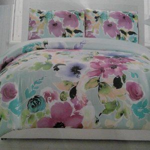 Quilt with two shams